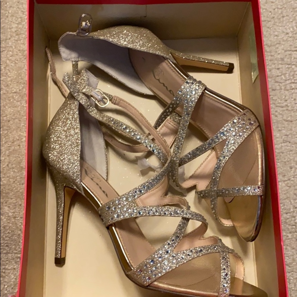 New never worn Nina gold heels